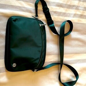 Lululemon EveryWhere Crossbody bag